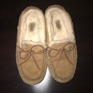 Uggs (Dakota slipper) .